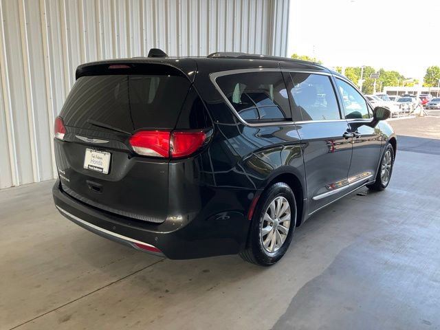 Used 2018 Chrysler Pacifica Touring-L Plus FWD image 19