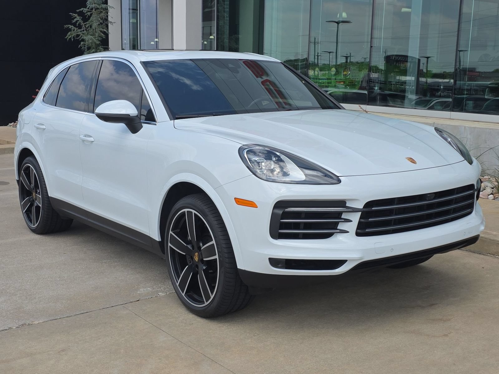 Certified 2023 Porsche Cayenne w/ Premium Package AWD/4WD image 9