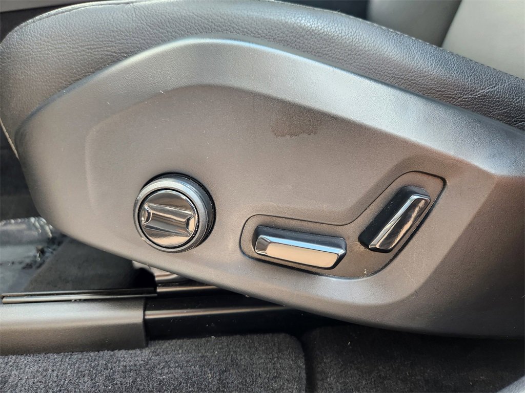 Used 2025 Volvo XC60 B5 Core image 7