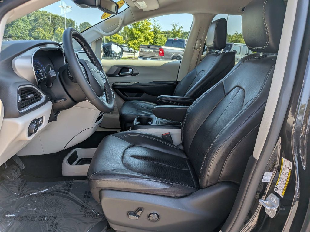 Used 2022 Chrysler Pacifica Touring-L FWD image 20