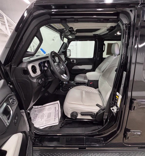 Used 2023 Jeep Gladiator Overland AWD/4WD image 22