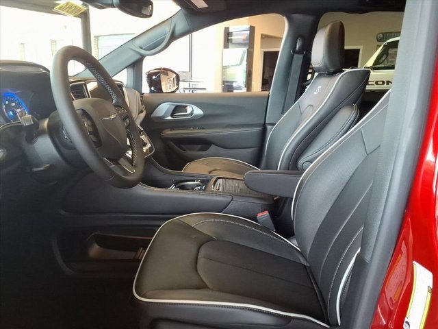 New 2026 Chrysler Pacifica Limited image 6