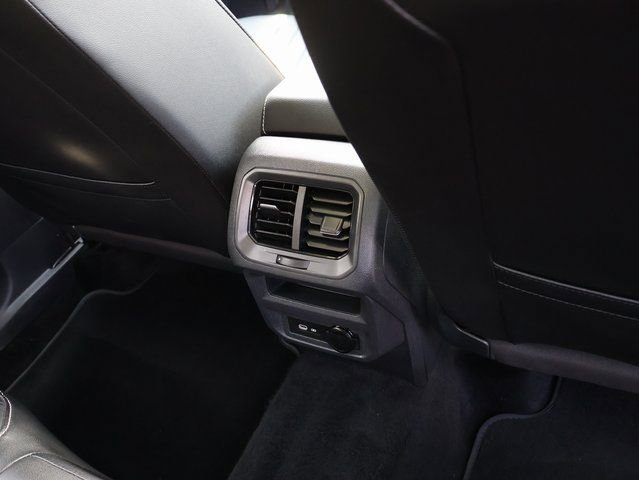 Used 2023 Volkswagen Tiguan SE image 16