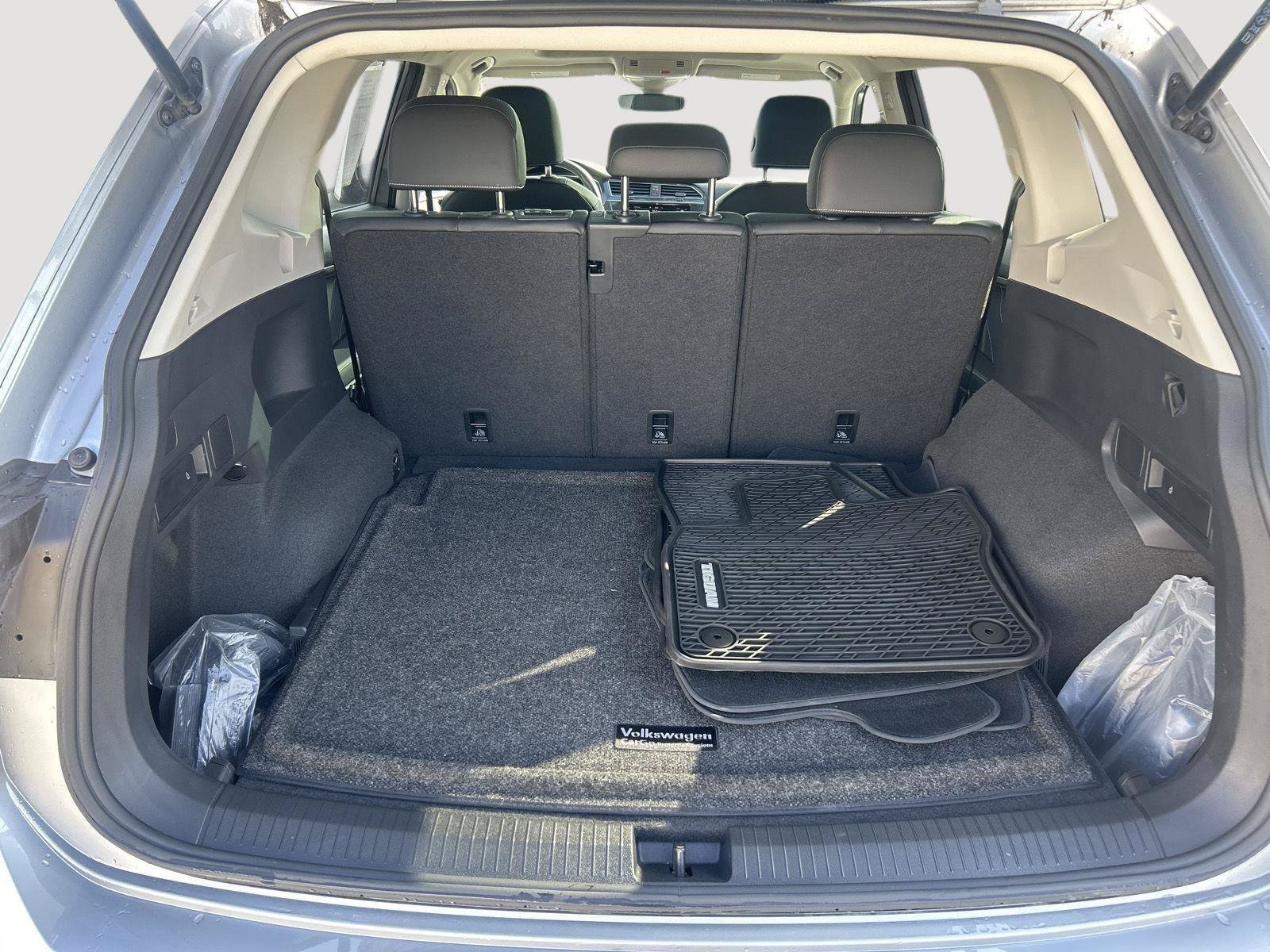 Certified 2024 Volkswagen Tiguan SE AWD/4WD image 11