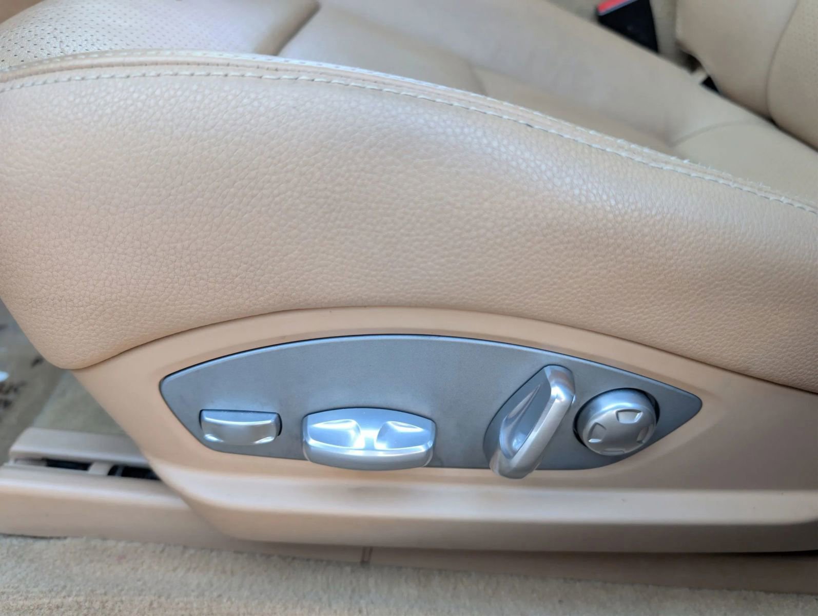 Used 2014 Porsche Panamera 4 image 25