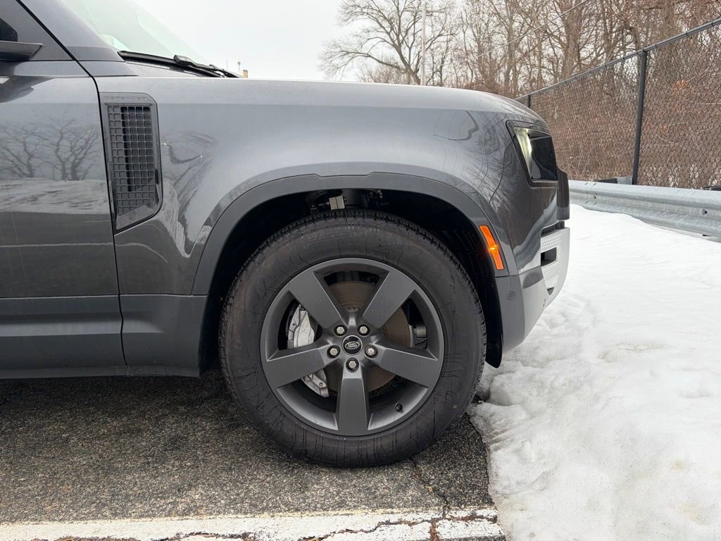 Used 2024 Land Rover Defender 130 S image 9