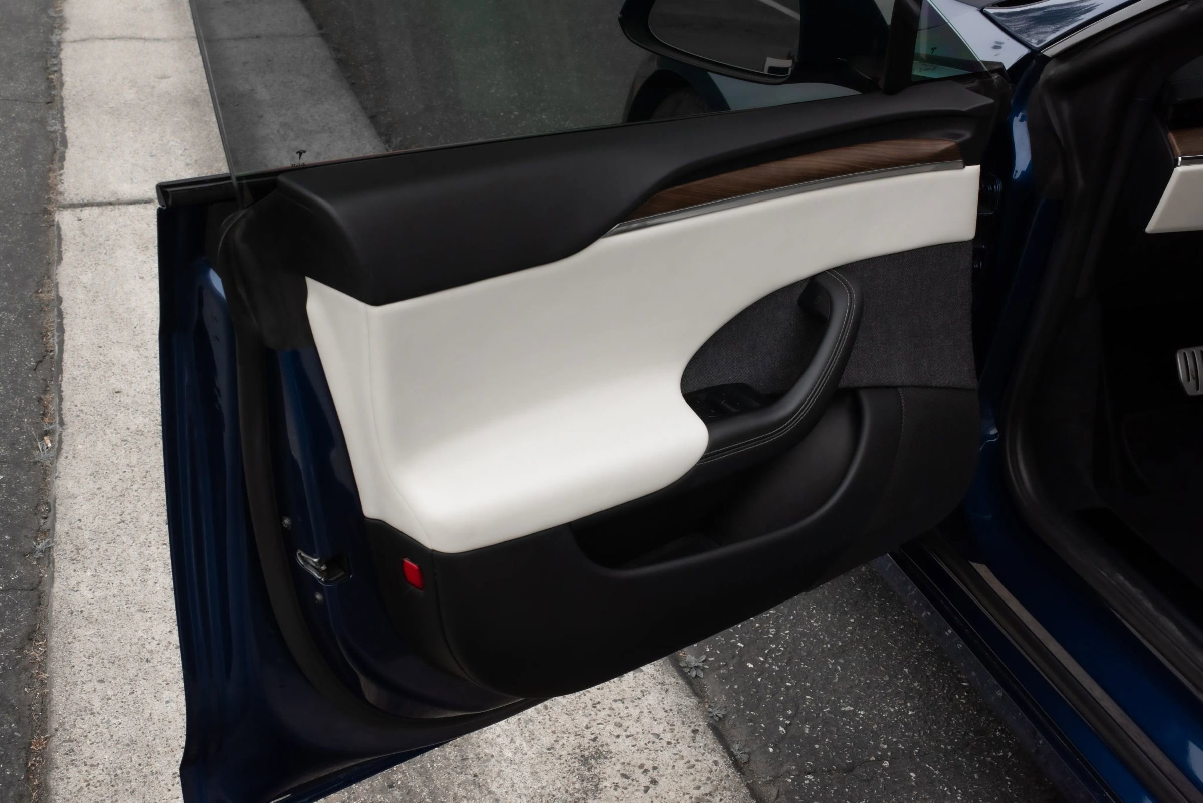 Used 2021 Tesla Model S Plaid image 17