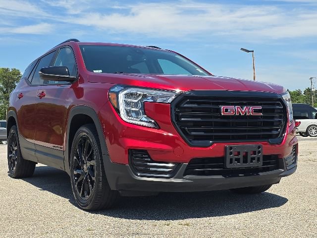 Used 2024 GMC Terrain SLE w/ Driver Convenience Package FWD image 7