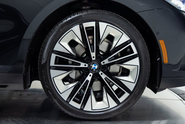 Certified 2025 BMW 530i image 27