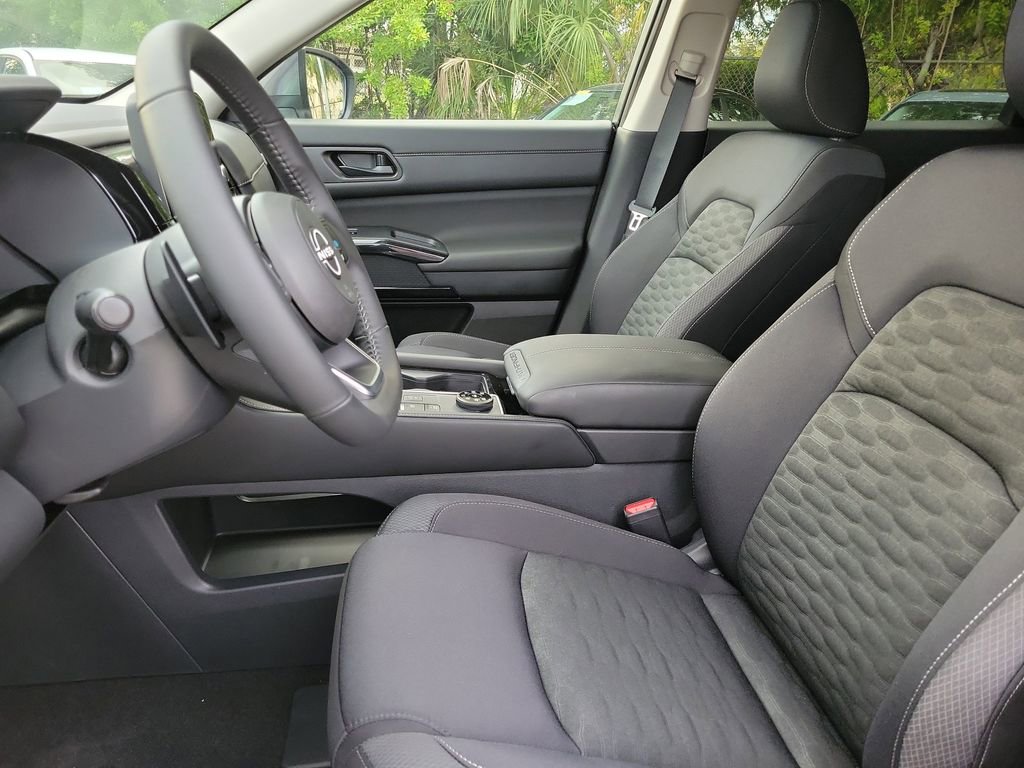 New 2025 Nissan Pathfinder SV image 23