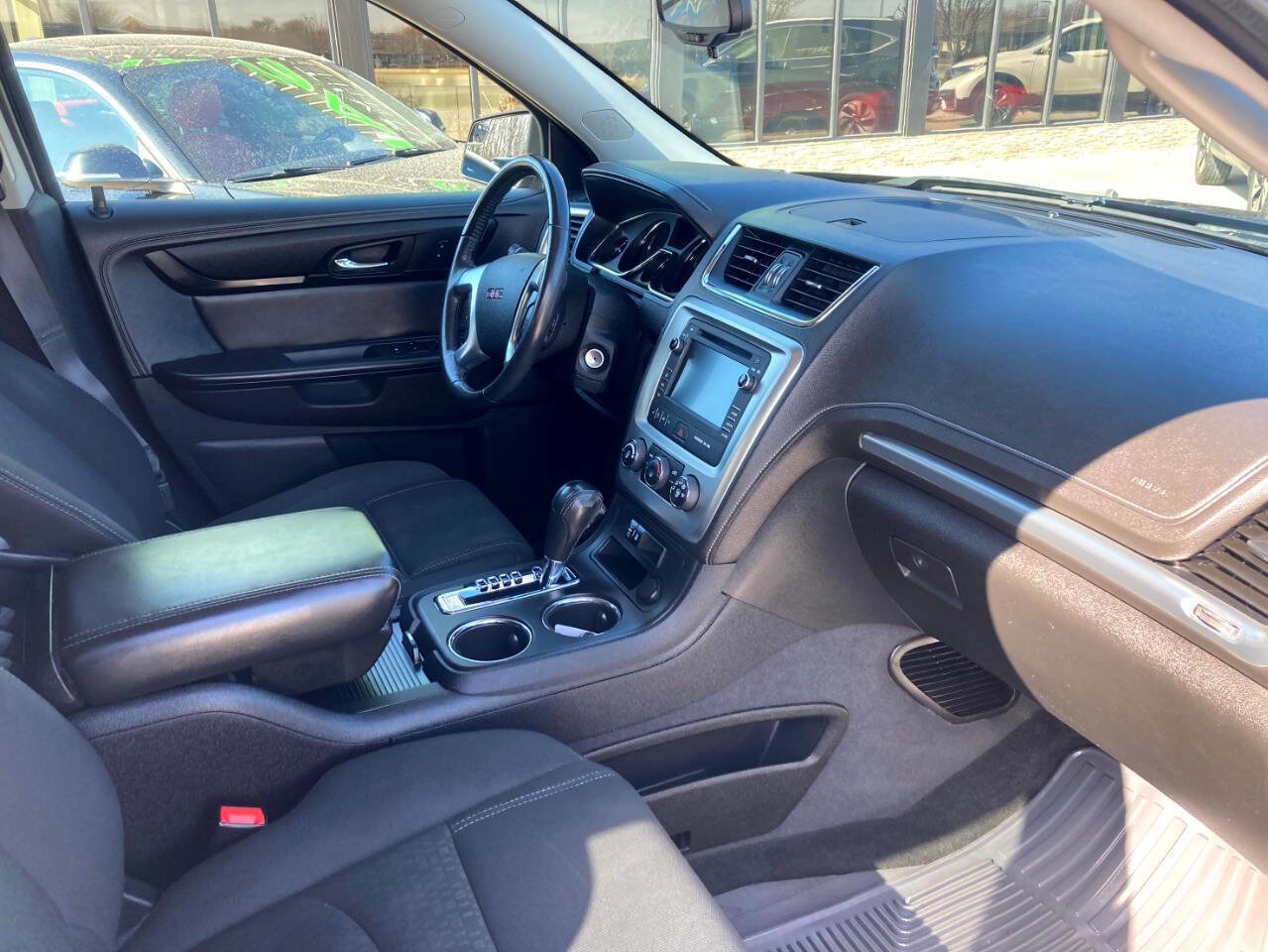 Used 2014 GMC Acadia SLE image 16