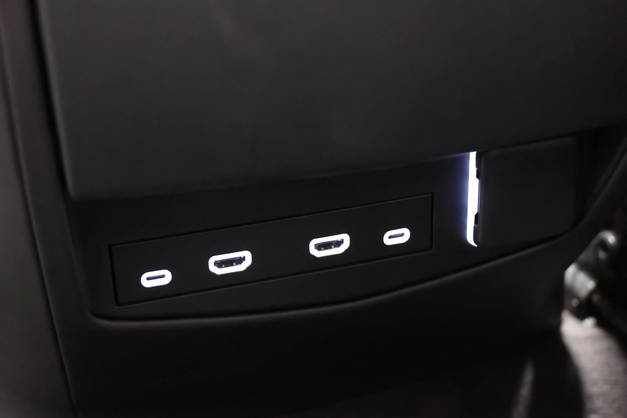 Used 2023 Cadillac Escalade ESV Sport w/ LPO, ONYX Package AWD/4WD image 75