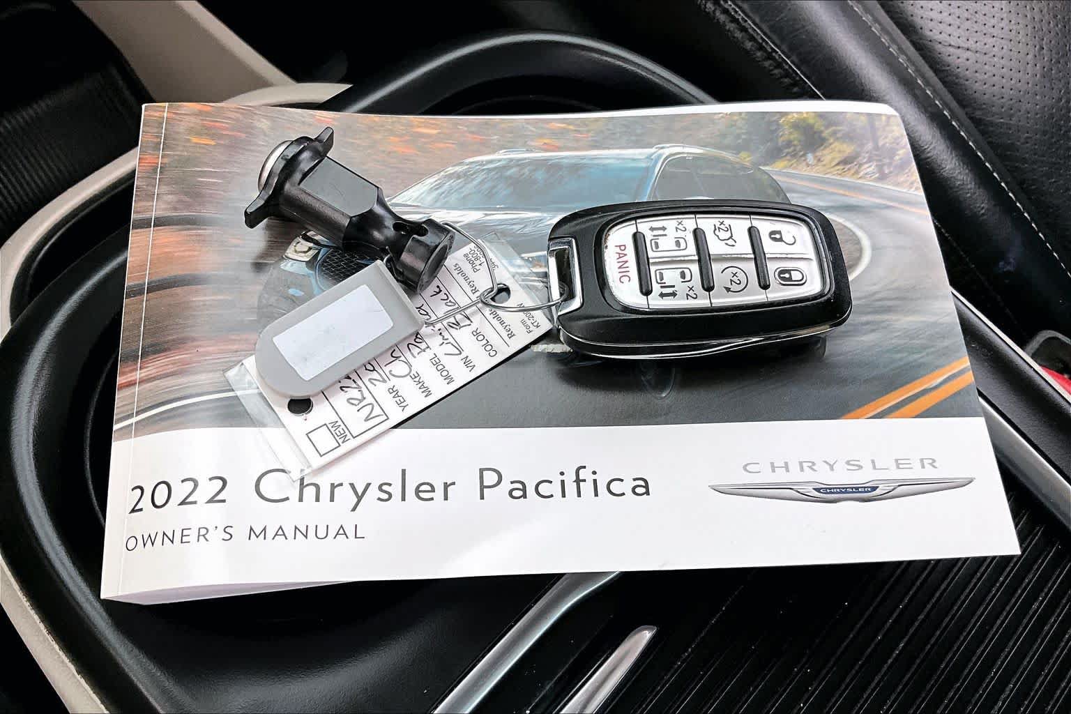 Used 2022 Chrysler Pacifica Touring-L FWD image 14