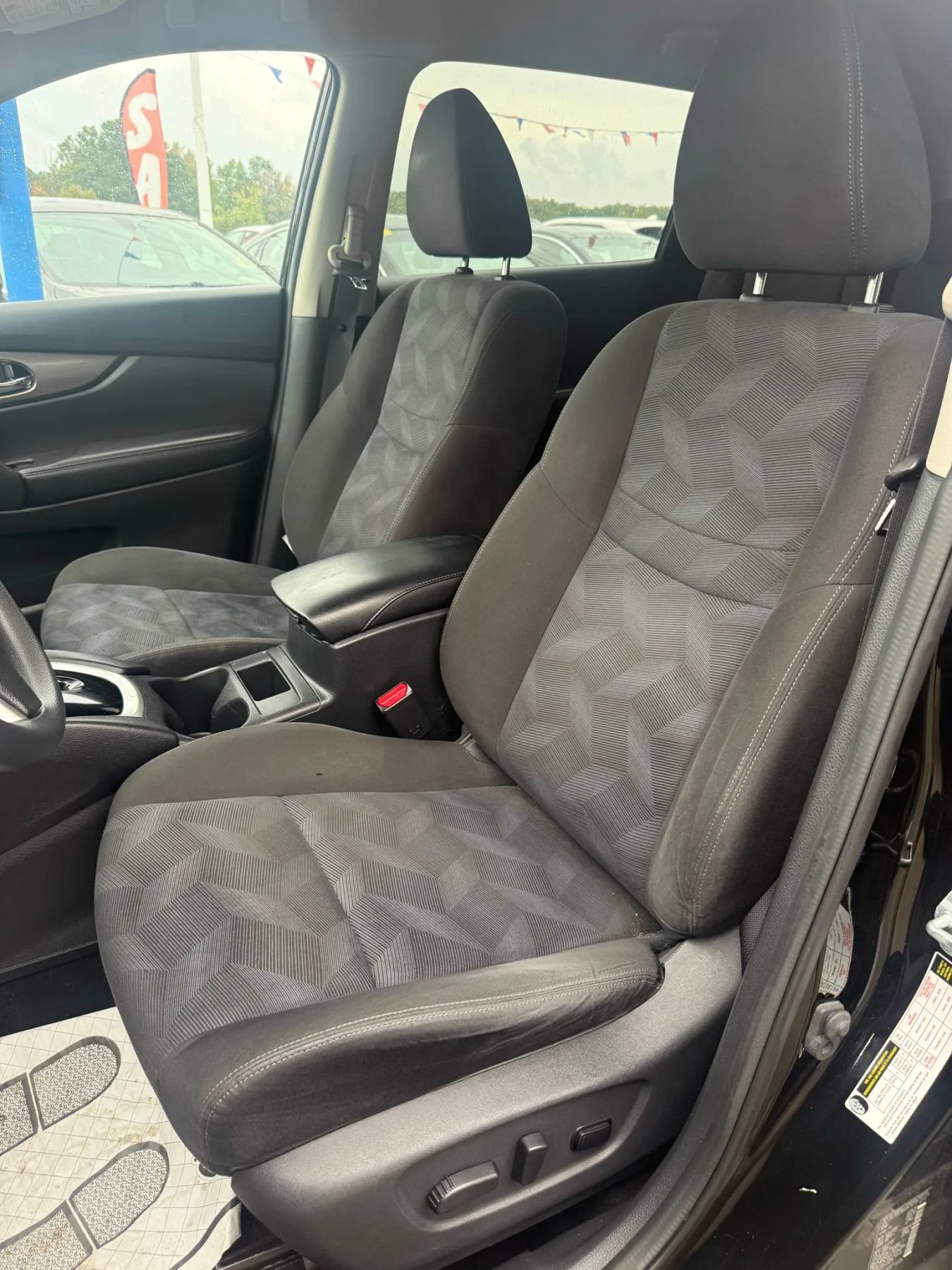 Used 2015 Nissan Rogue SV AWD/4WD image 12