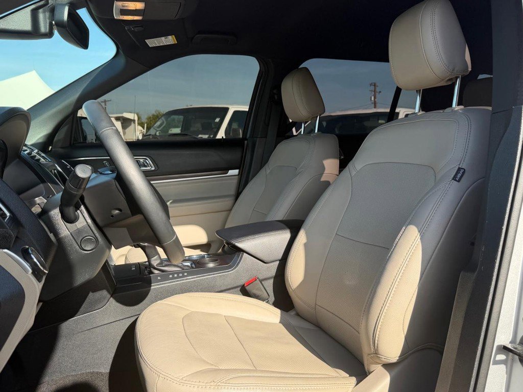 Used 2018 Ford Explorer Limited w/ Ford Safe & Smart Package FWD image 18