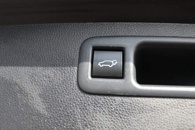 Used 2022 Toyota Highlander LE FWD image 31