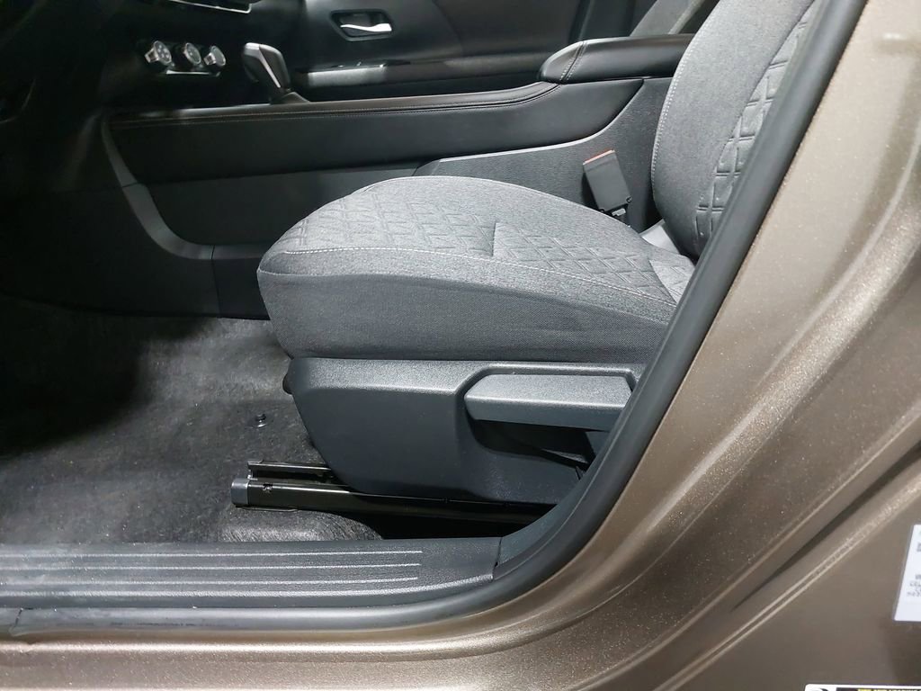 Certified 2025 Nissan Kicks SV image 28