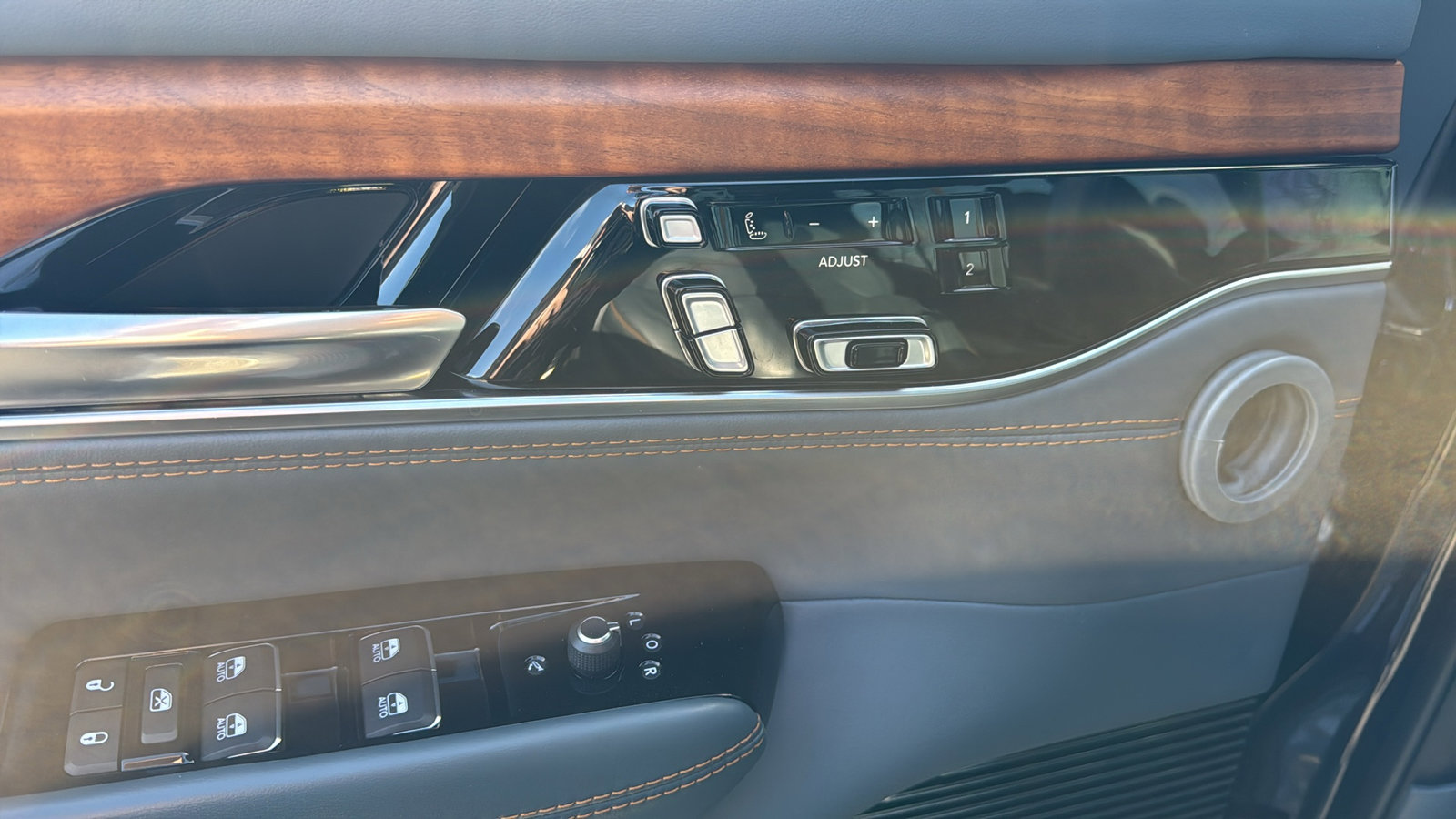 Used 2022 Jeep Grand Wagoneer Series II image 11