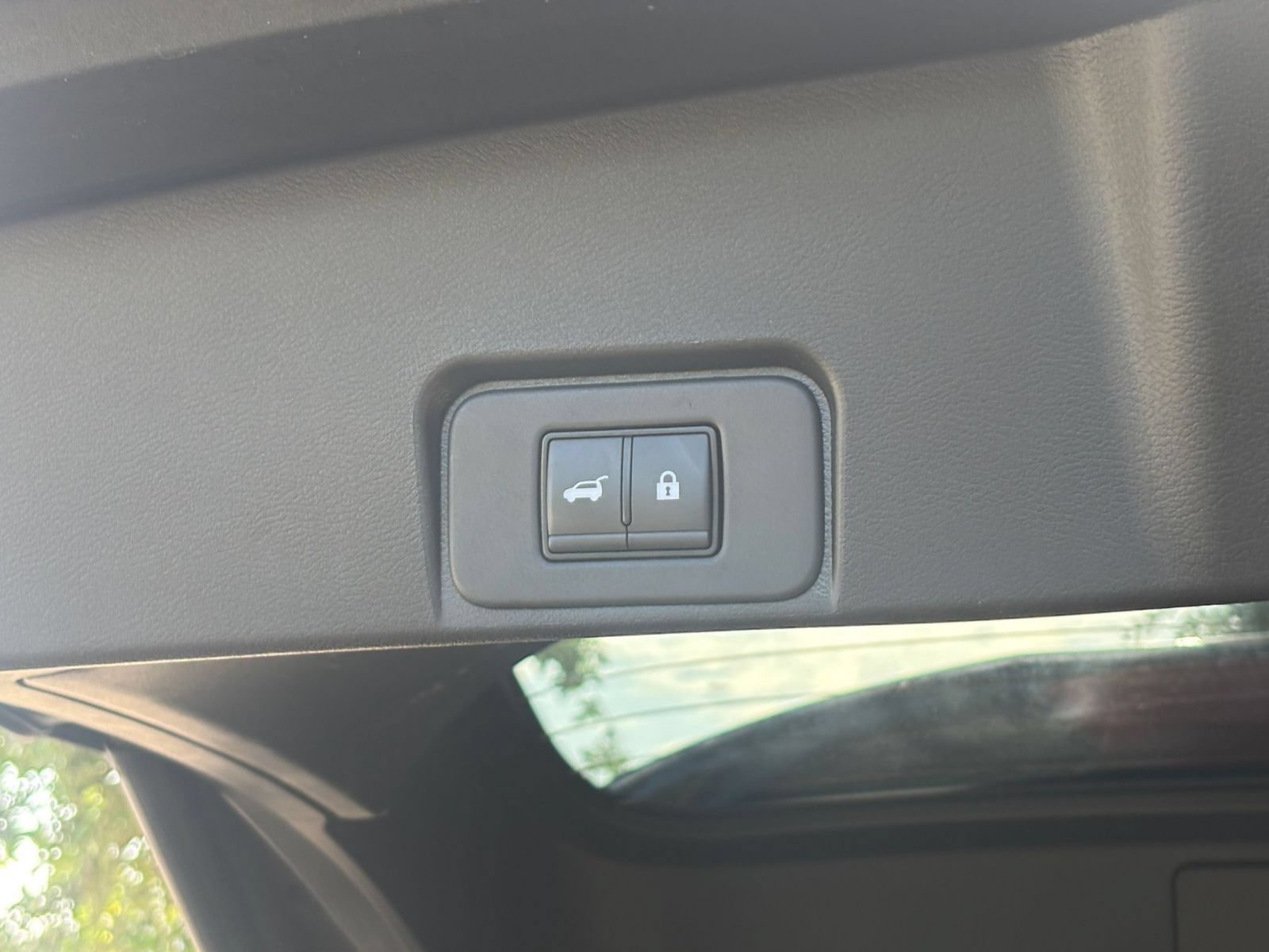 Used 2025 Nissan Rogue SV FWD image 22