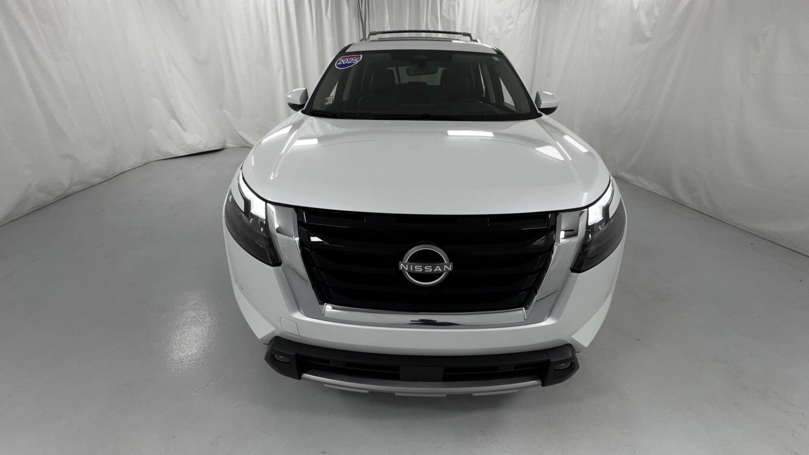 Certified 2025 Nissan Pathfinder Platinum AWD/4WD image 8