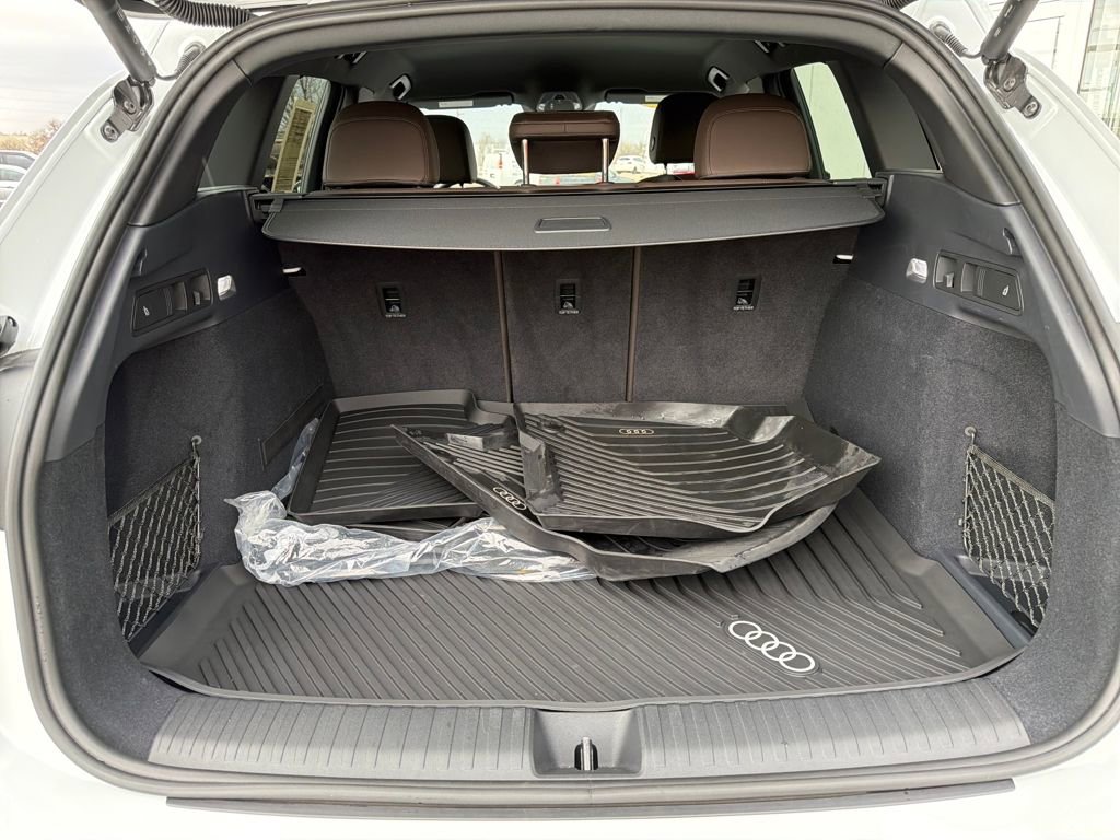 Used 2025 Audi Q6 e-tron Premium w/ Convenience Package image 23