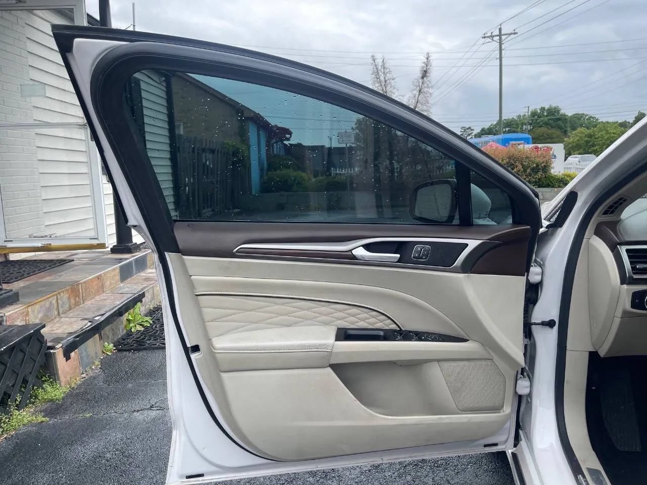 Used 2017 Ford Fusion Platinum FWD image 12