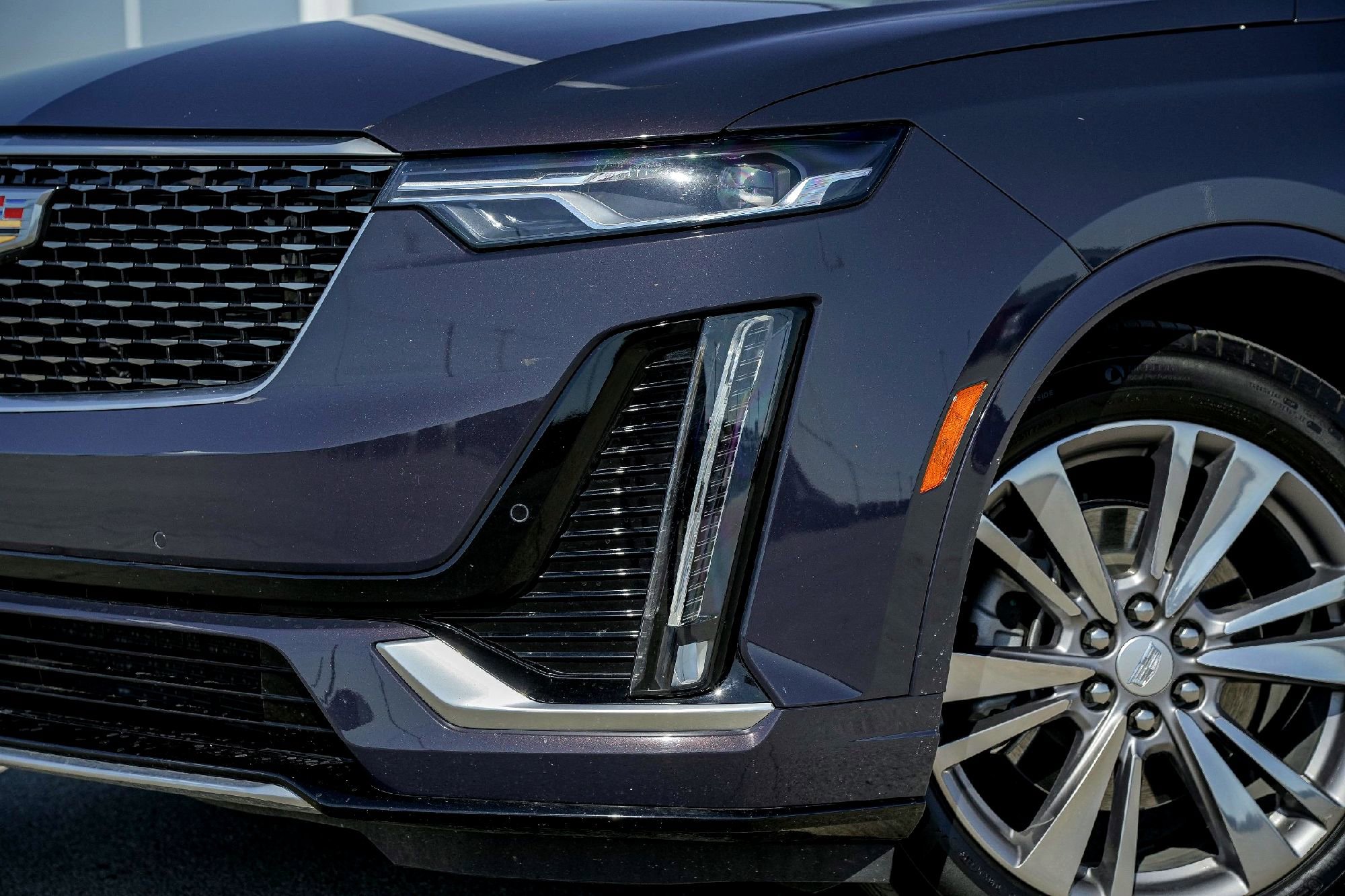 Used 2025 Cadillac XT6 Premium Luxury image 3