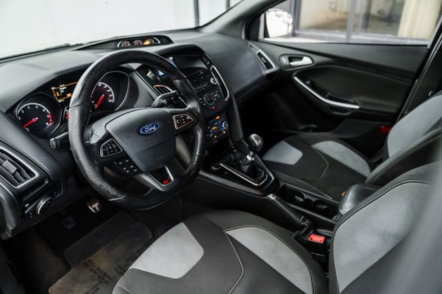 Used 2016 Ford Focus ST image 2