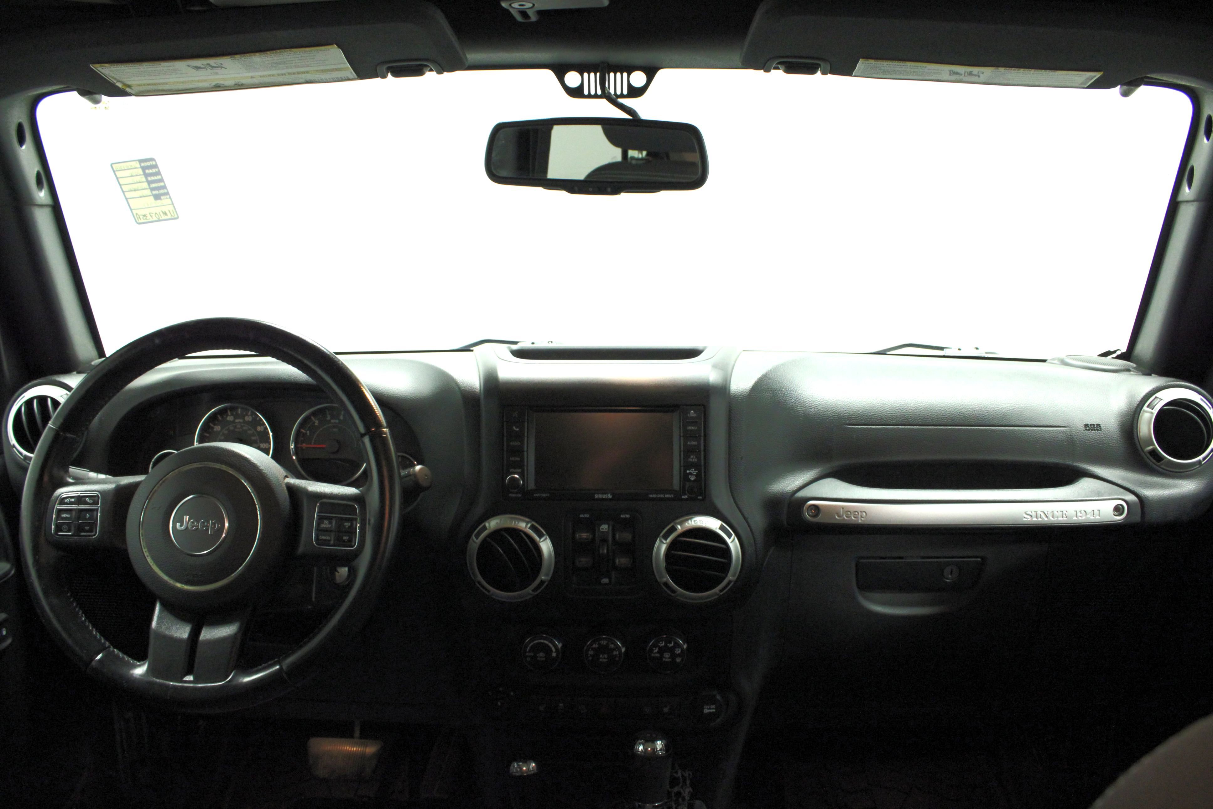 Used 2016 Jeep Wrangler Unlimited Sahara w/ Connectivity Group image 19