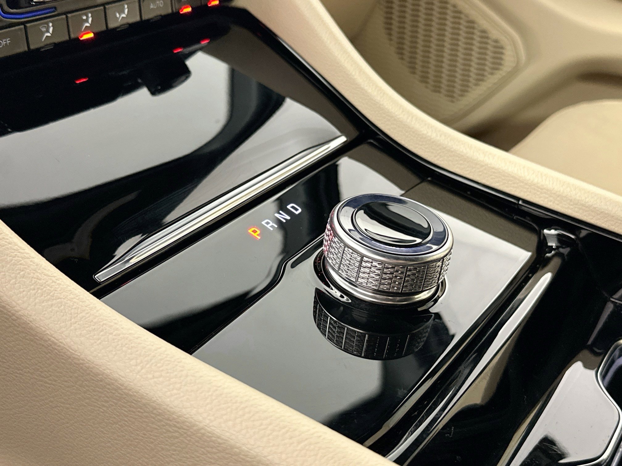 Used 2023 Jeep Grand Cherokee Limited w/ Black Appearance Package image 17