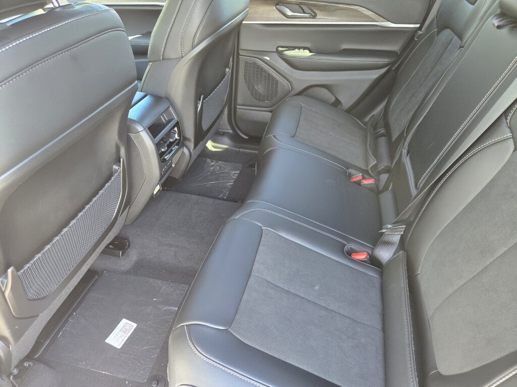 New 2027 Jeep Grand Cherokee Altitude AWD/4WD image 10