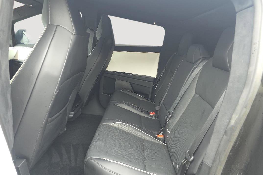 Used 2024 Tesla Cybertruck AWD Crew Cab image 8