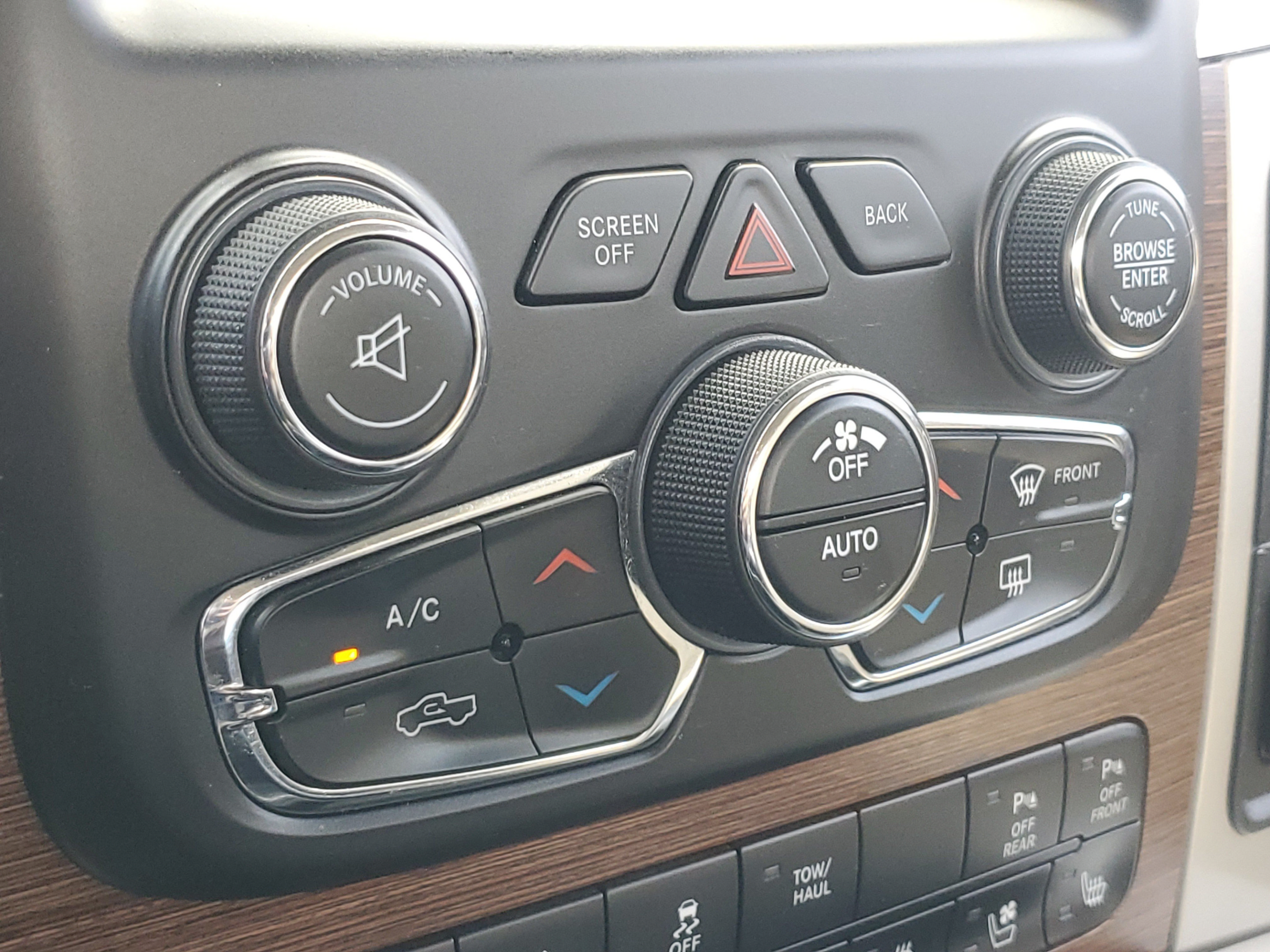 Used 2016 RAM 1500 Laramie w/ Convenience Group AWD/4WD image 25