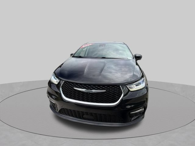 Used 2024 Chrysler Pacifica Touring-L FWD image 8