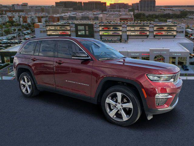Certified 2022 Jeep Grand Cherokee Limited w/ Luxury Tech Group II RWD video 1
