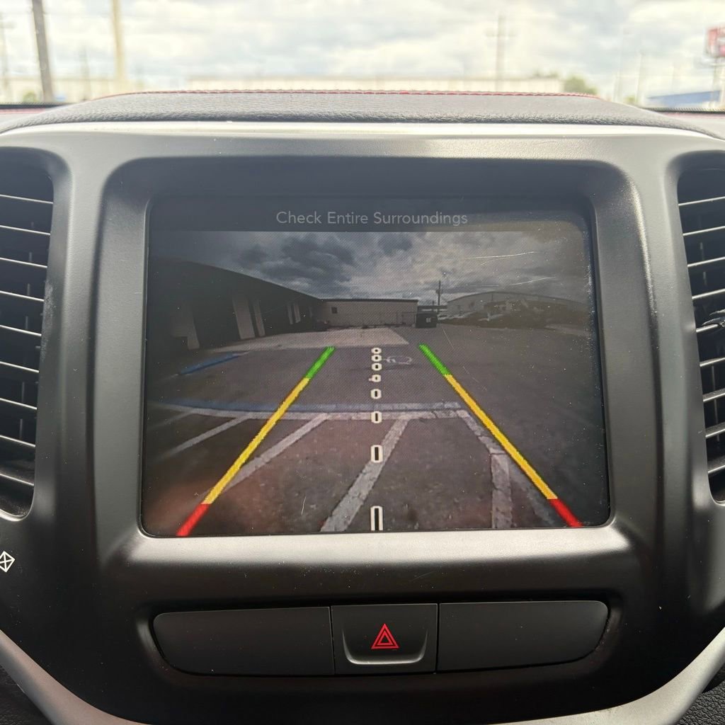 Used 2017 Jeep Cherokee Trailhawk w/ Comfort/Convenience Group AWD/4WD image 22