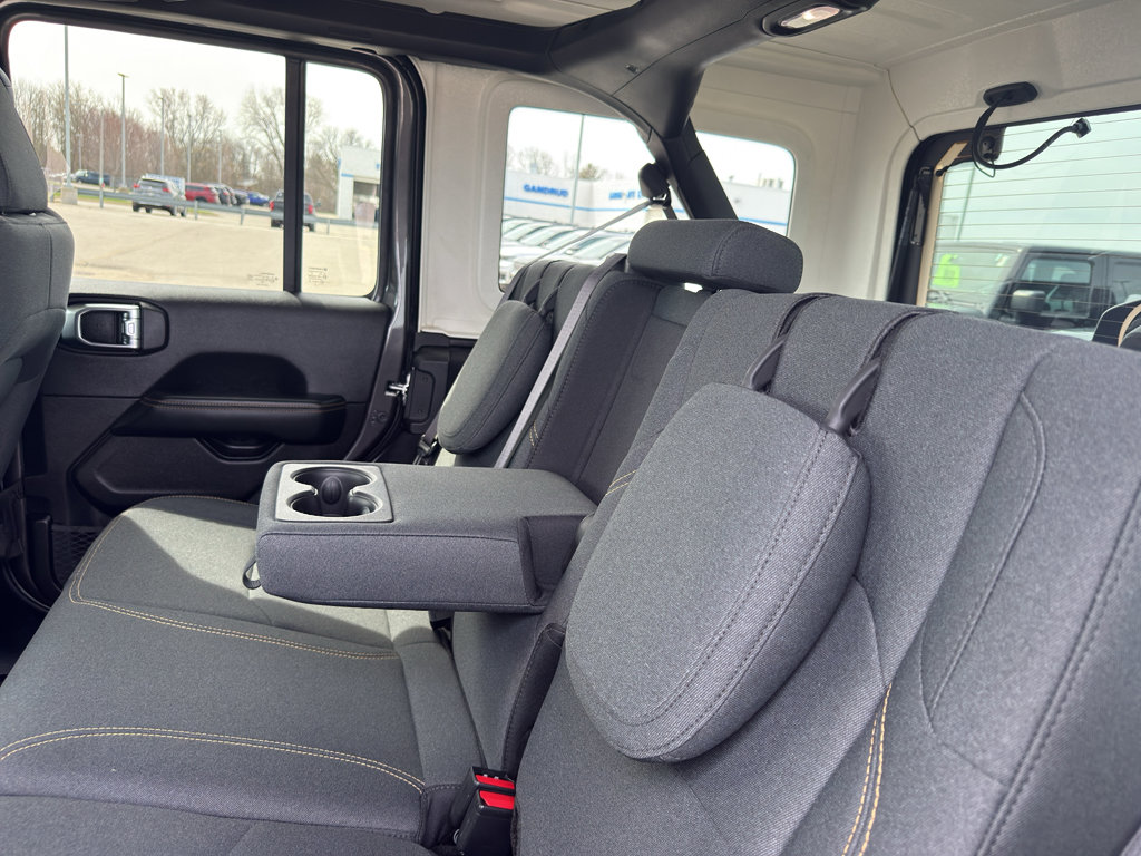 Used 2025 Jeep Wrangler Sahara w/ Safety Group image 33