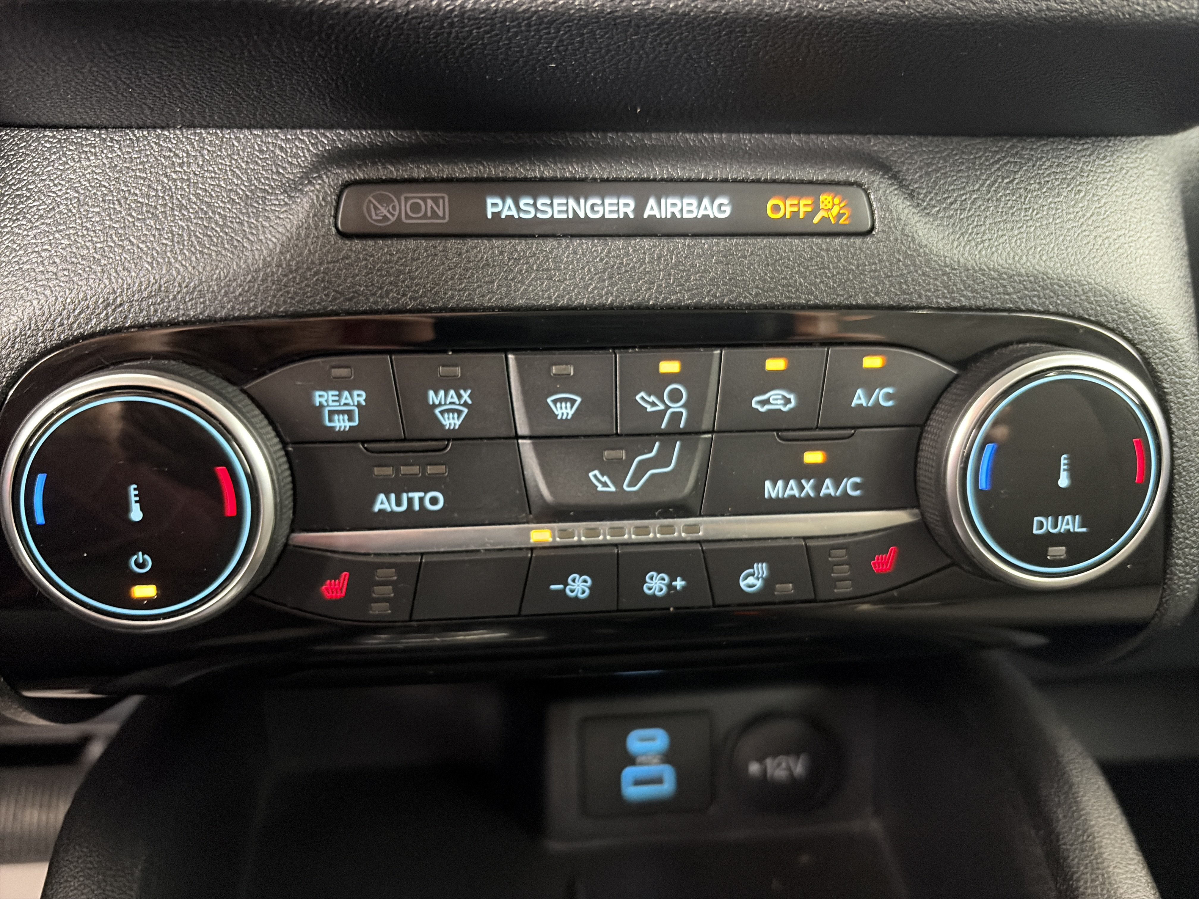Used 2022 Ford Escape SE w/ SE Sport Appearance Package AWD/4WD image 22