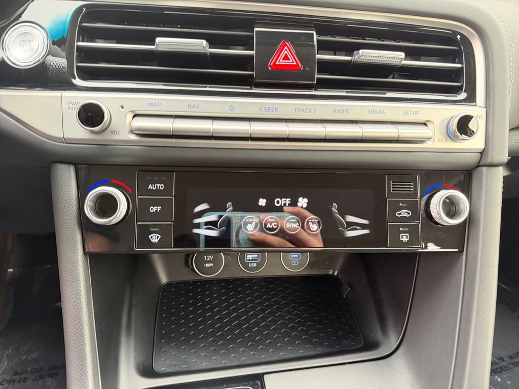 Used 2026 Genesis G70 2.5T image 22