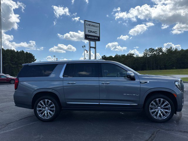 Used 2021 GMC Yukon XL Denali w/ Denali Premium Package image 2