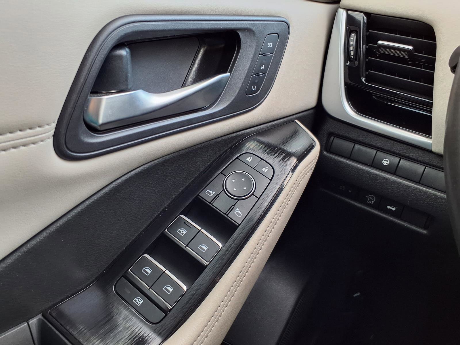 Used 2023 Nissan Rogue SL w/ SL Premium Package image 22