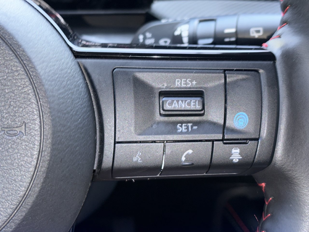 Used 2025 Nissan Kicks SR FWD image 14