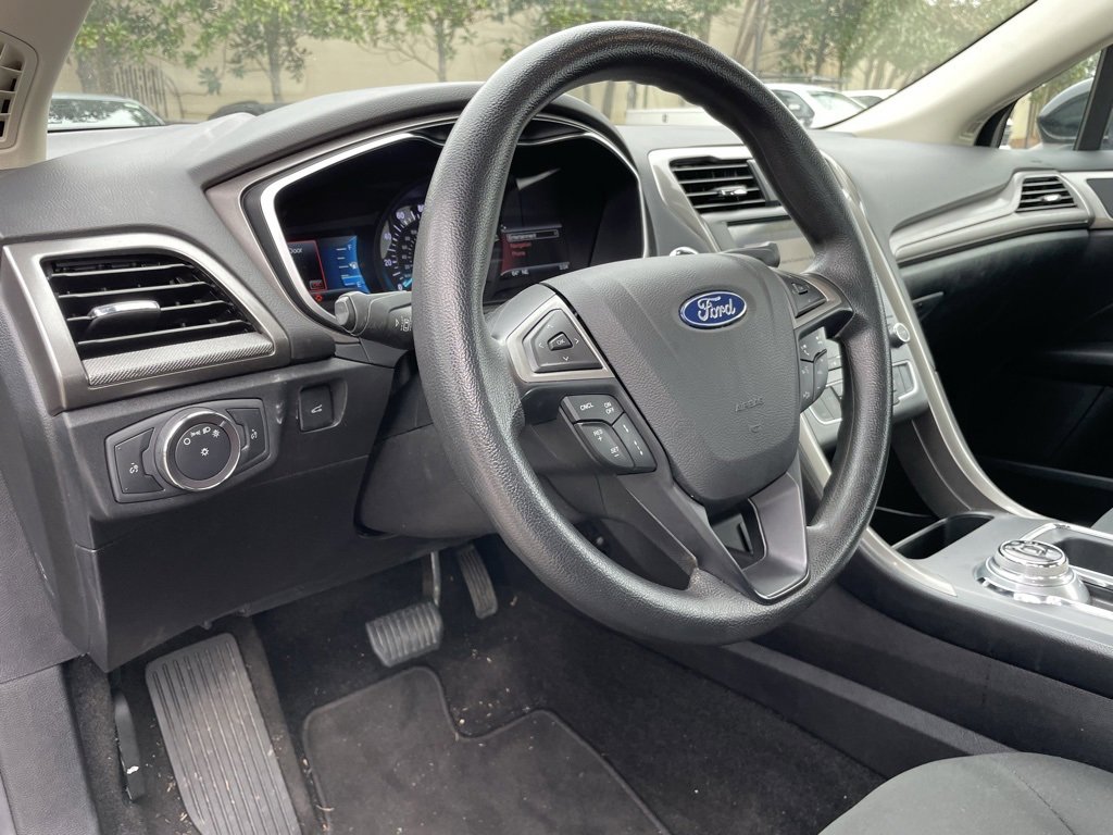 Used 2019 Ford Fusion SE image 9