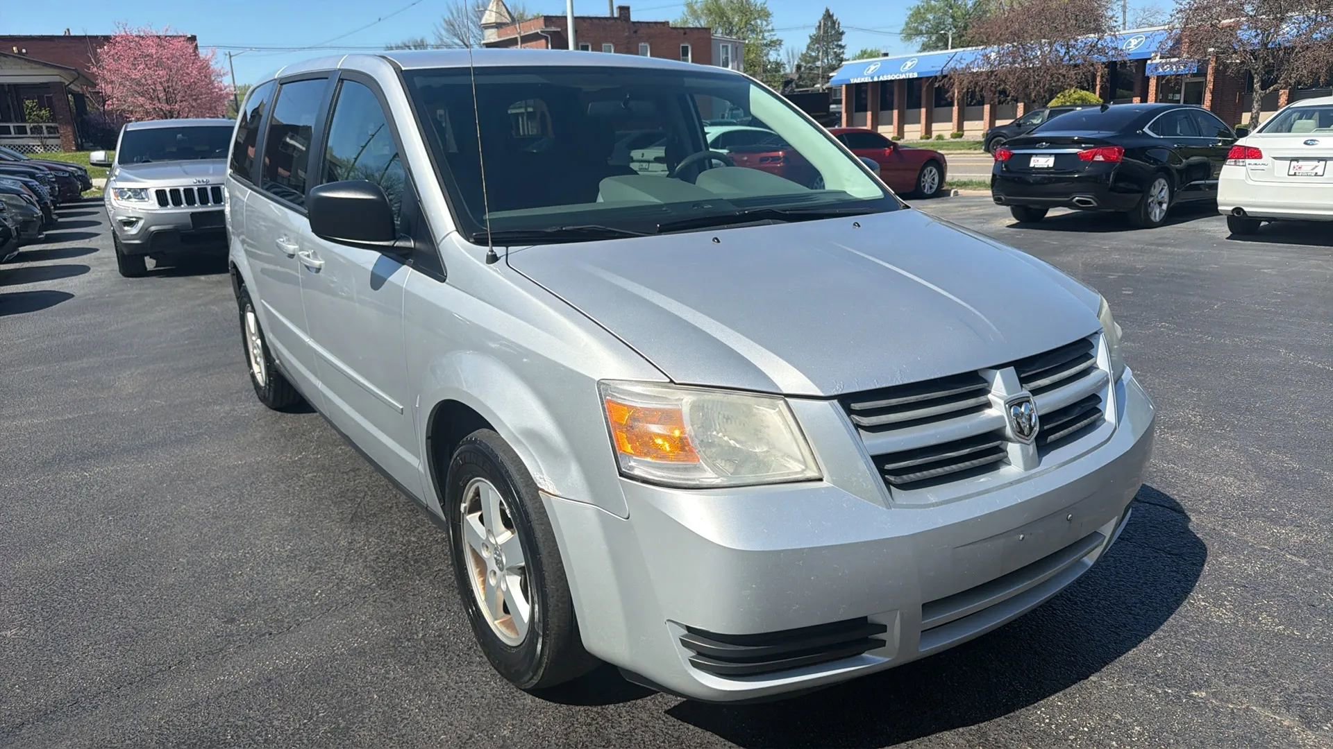 Used 2010 Dodge Grand Caravan SE image 3