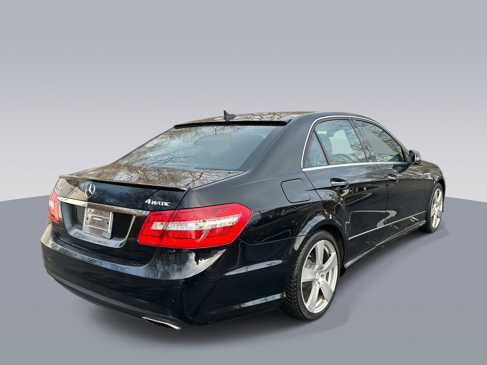 Used 2010 Mercedes-Benz E 350 4MATIC Sedan image 3