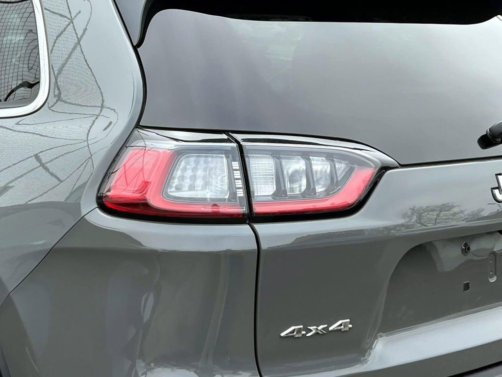 Used 2020 Jeep Cherokee Latitude Plus w/ Comfort/Convenience Group image 11