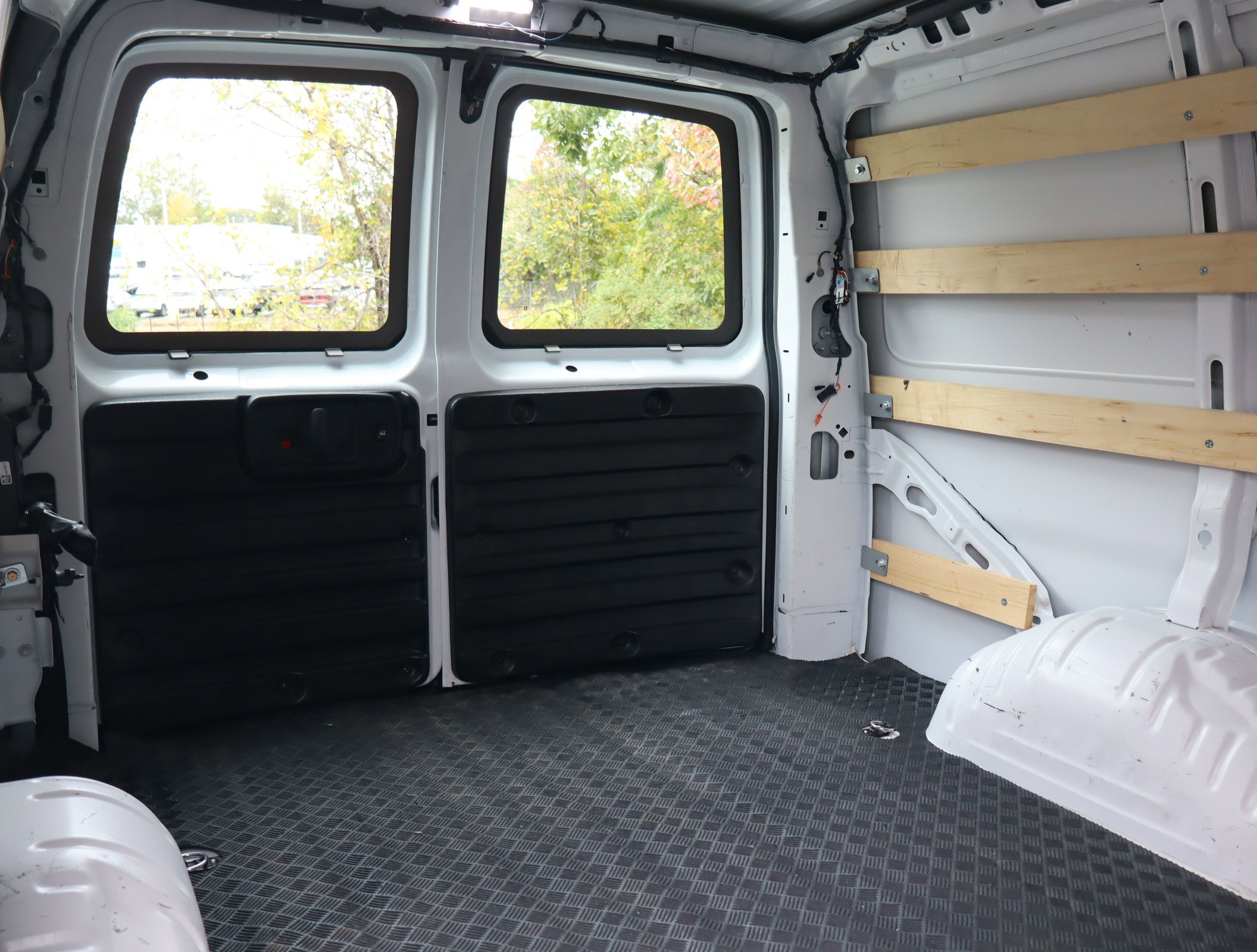 Used 2024 Chevrolet Express 2500 w/ Driver Convenience Package image 35