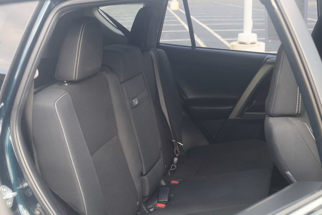 Certified 2018 Toyota RAV4 LE AWD/4WD image 30