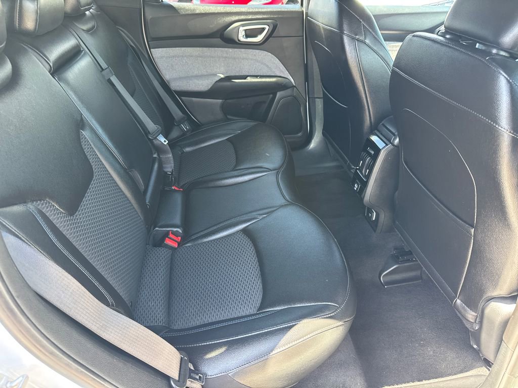 Used 2024 Jeep Compass Latitude AWD/4WD image 17