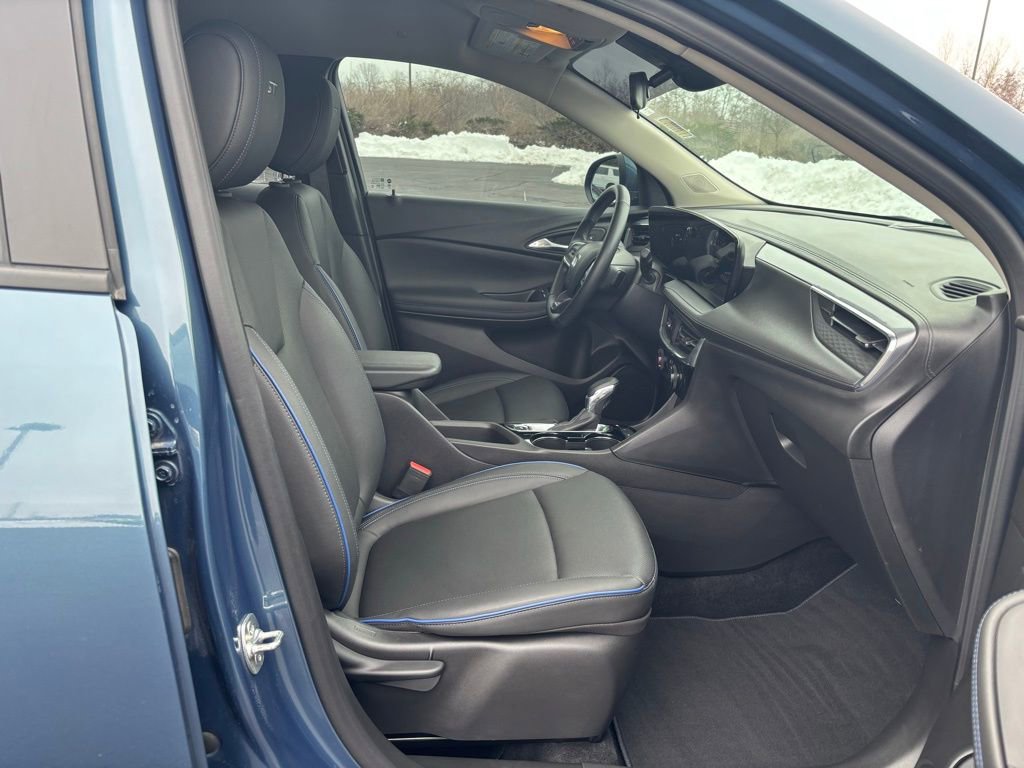 Used 2025 Buick Encore GX Sport Touring image 20